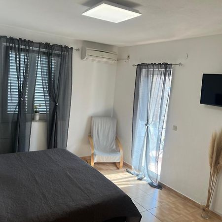 Apartments Marija Малинска Екстериор снимка