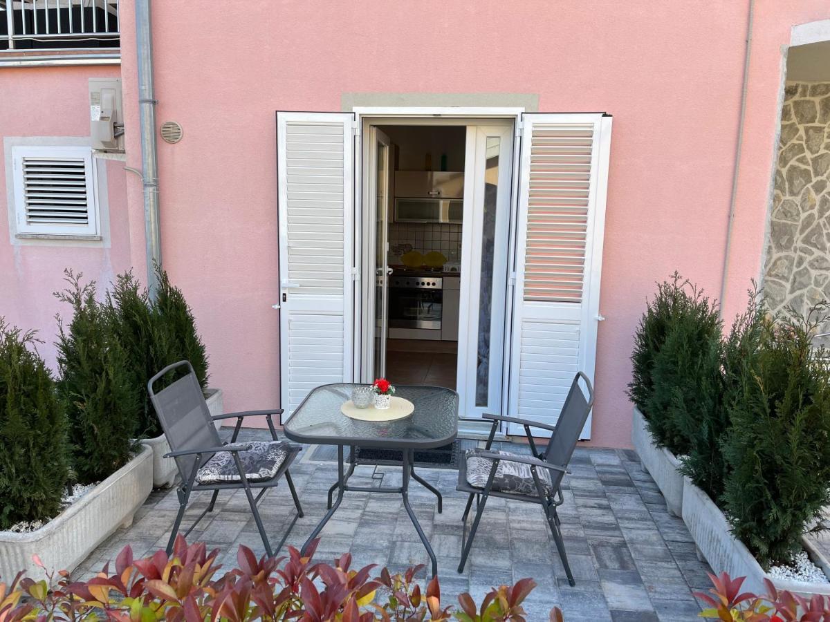 Apartments Marija Малинска Екстериор снимка