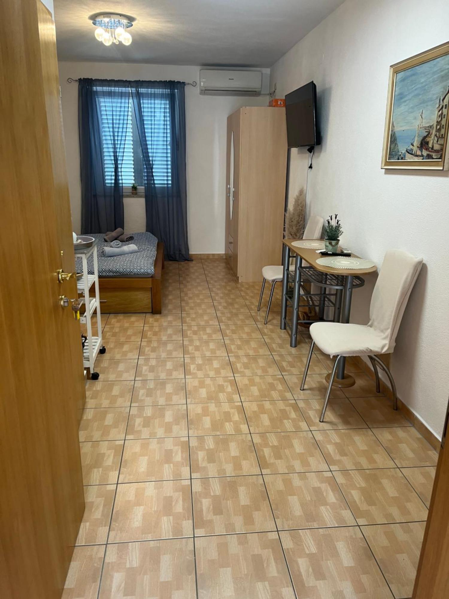 Apartments Marija Малинска Екстериор снимка