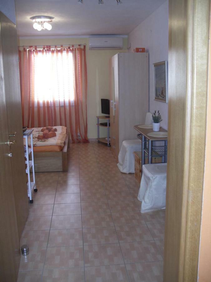 Apartments Marija Малинска Екстериор снимка